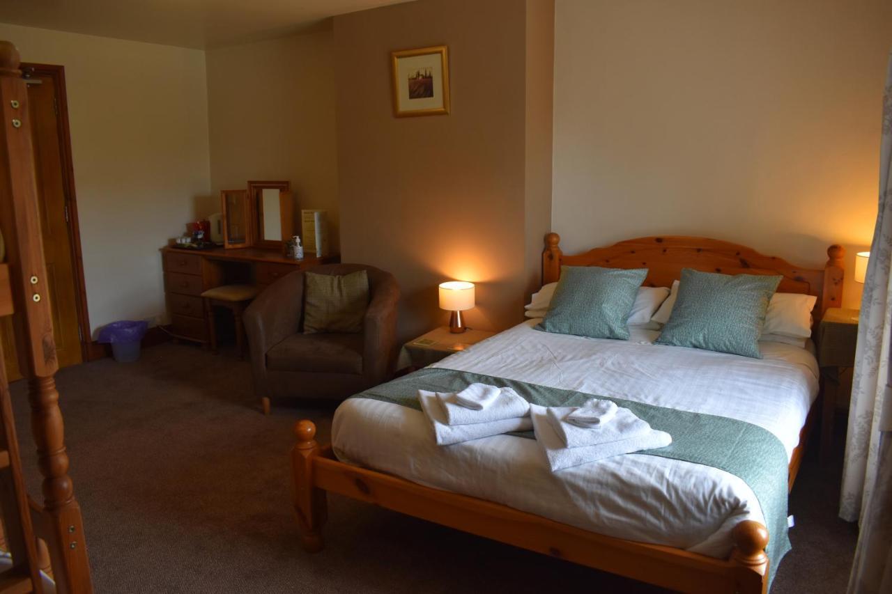 The Belted Will Inn Farlam Exteriör bild