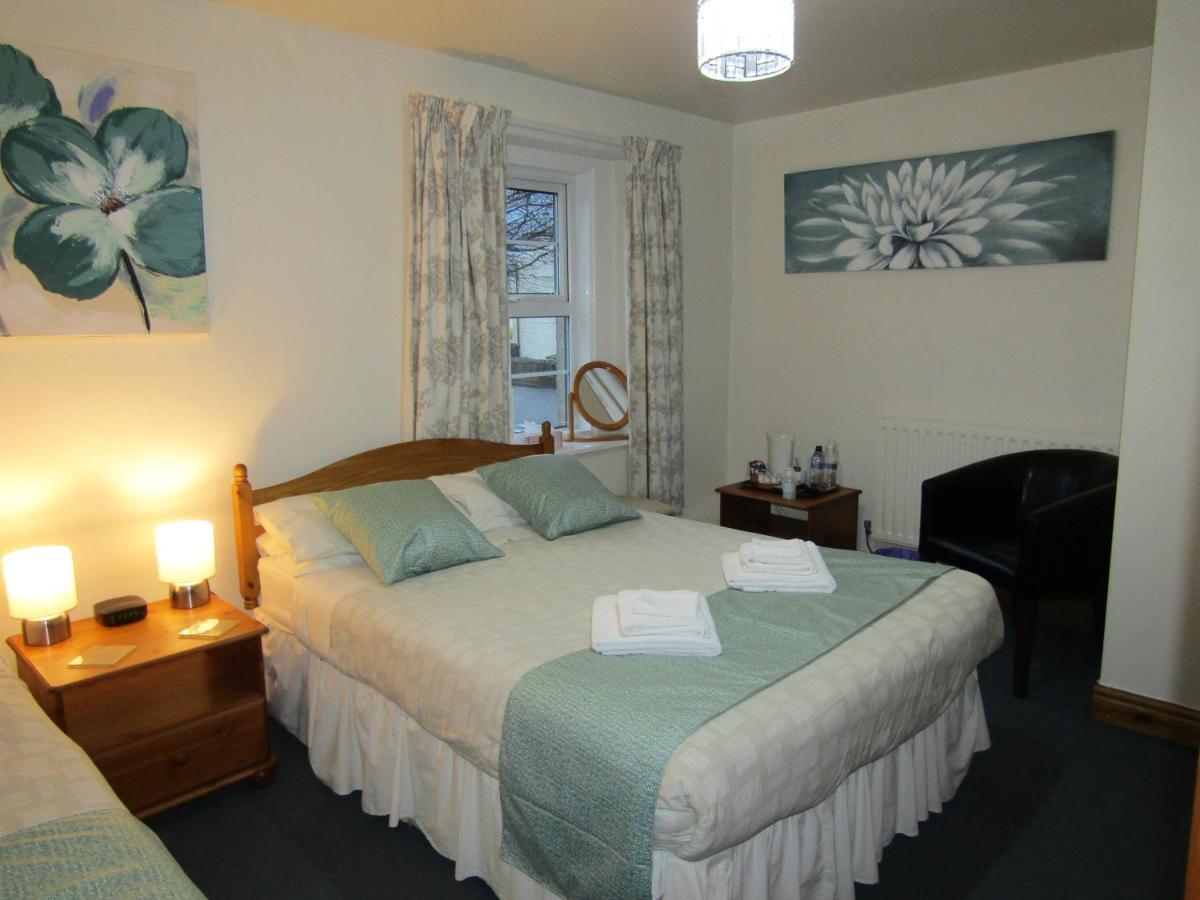 The Belted Will Inn Farlam Exteriör bild